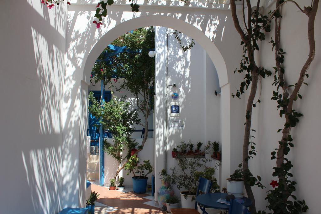 Semprou Rooms Perissa  Buitenkant foto